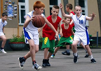 Наймолодші вікові групи відділення баскетболу зіграли у стрітбол