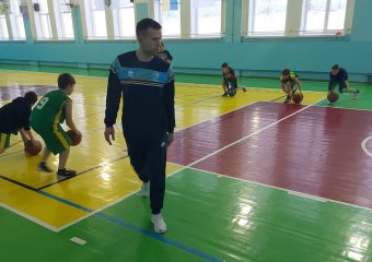 В спортзалі ОСДЮСШОР відбувся семінар для юних баскетболістів