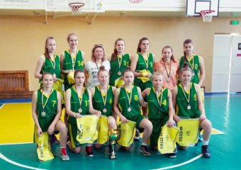Дівчата 2004 року народження - бронзові призери юнацької баскетбольної ліги!